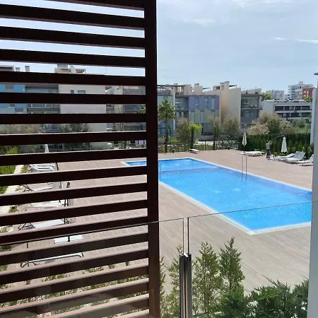 Modern Flat By The Sea With Swimming Pool - Two Bedroom プラヤ・デアロ