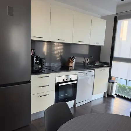 Modern Flat By The Sea With Swimming Pool - Two Bedroom * プラヤ・デアロ