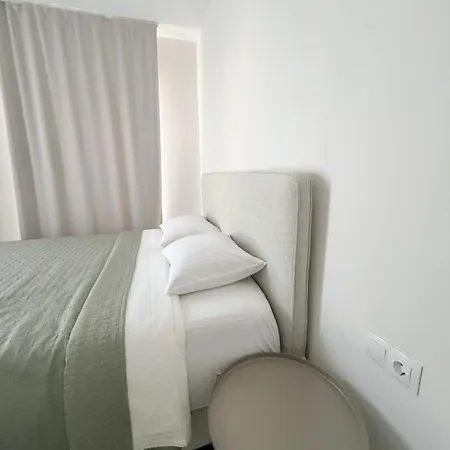 Modern Flat By The Sea With Swimming Pool - Two Bedroom アパート *