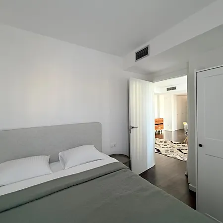 Modern Flat By The Sea With Swimming Pool - Two Bedroom * プラヤ・デアロ