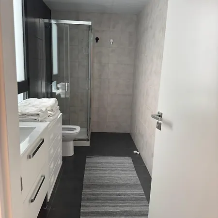 Modern Flat By The Sea With Swimming Pool - Two Bedroom アパート *