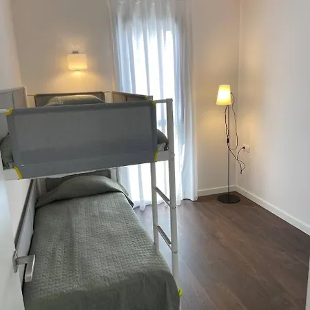 Modern Flat By The Sea With Swimming Pool - Two Bedroom アパート *