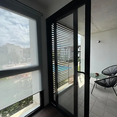 Modern Flat By The Sea With Swimming Pool - Two Bedroom プラヤ・デアロ